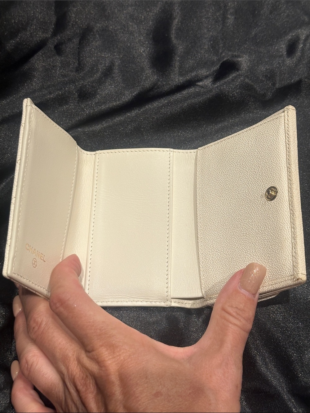 🌺Authentic CHANEL Cream Quilted CC Snap Compact Wallet-Gold Hardware - Picture 6 of 16
